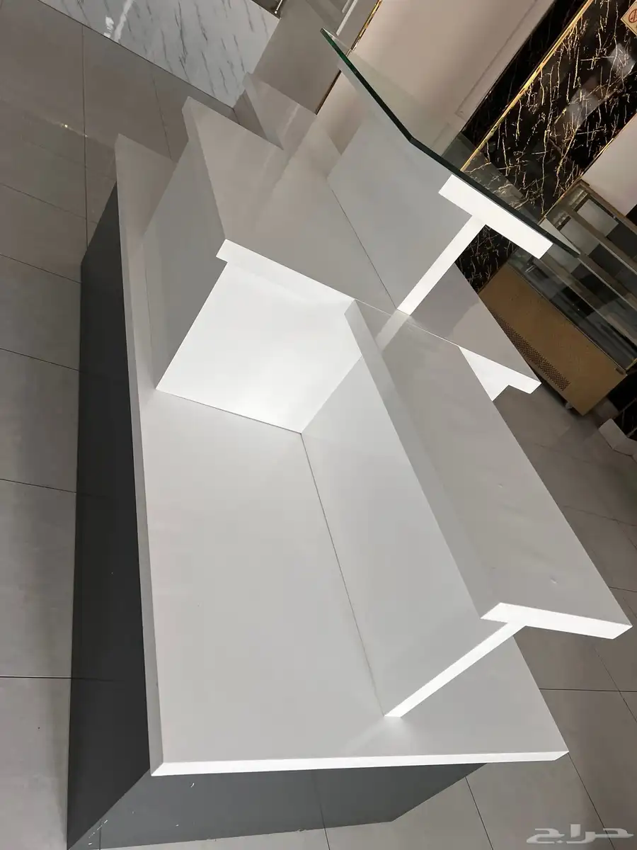 اغراض محل حلويات ثلاجات عرض ومكيفات وطاولات وغيرها 7