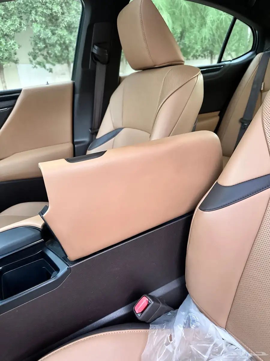 لكزس ( ES 350 ) 2020 ممشى 93 بحالة الوكالة 75