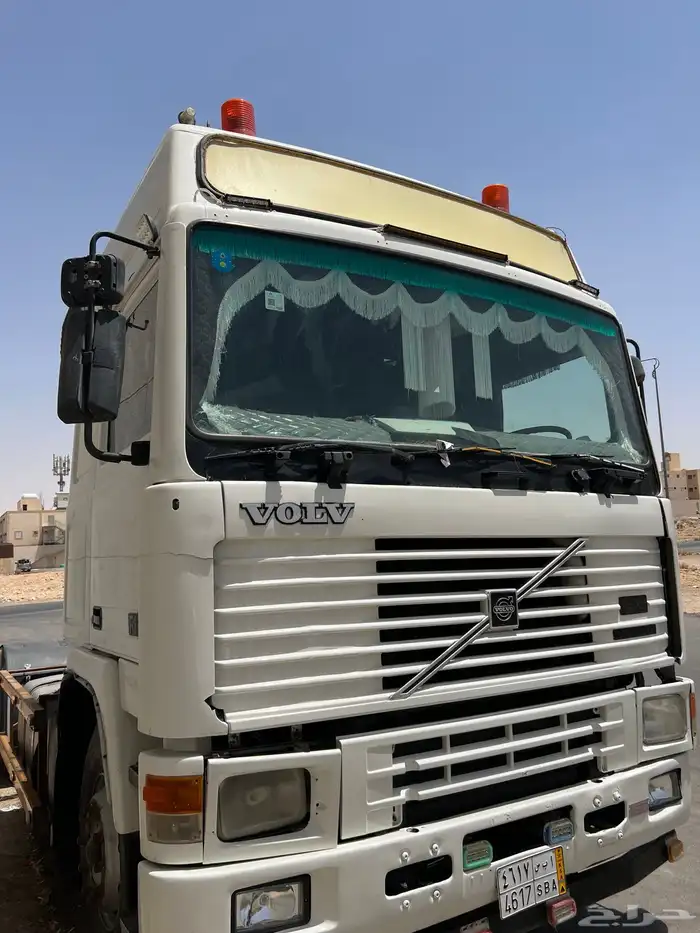 شاحنة فولفو للبيع جدا  نظيفة 2
