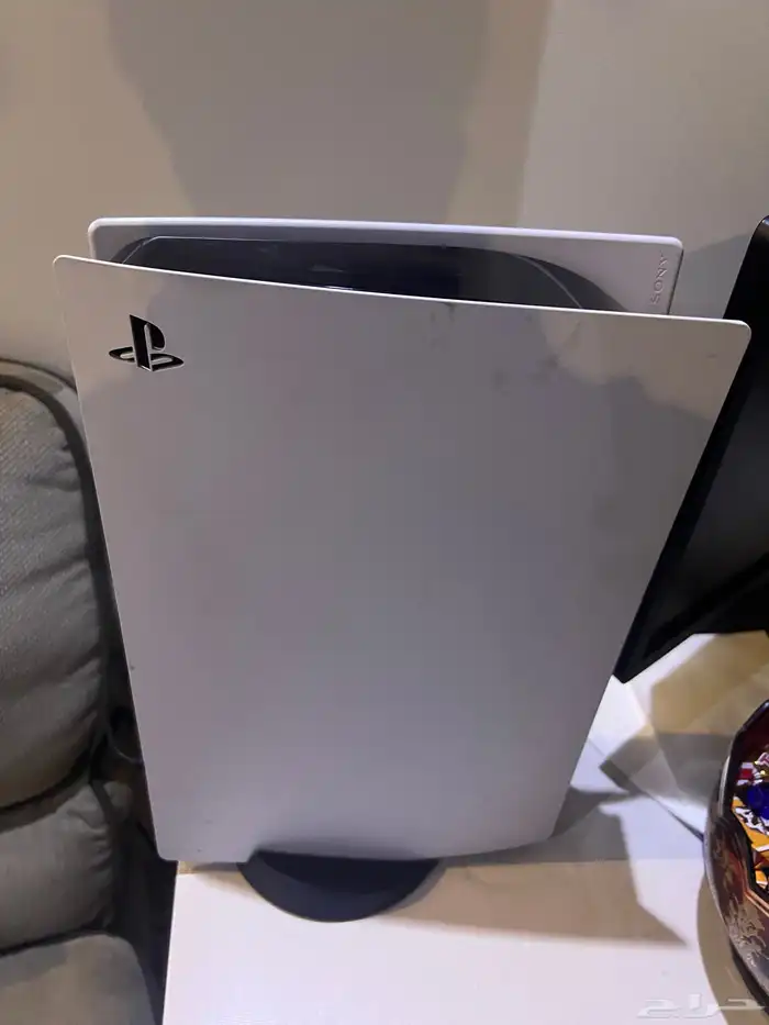 سوني 5 للبيع مع يد وسلك كهرب وكرتونه 3