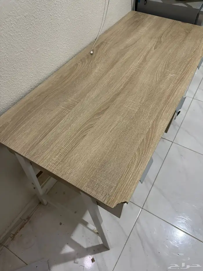 طاوله مكتب نظيفة مناسبة للدراسة 3