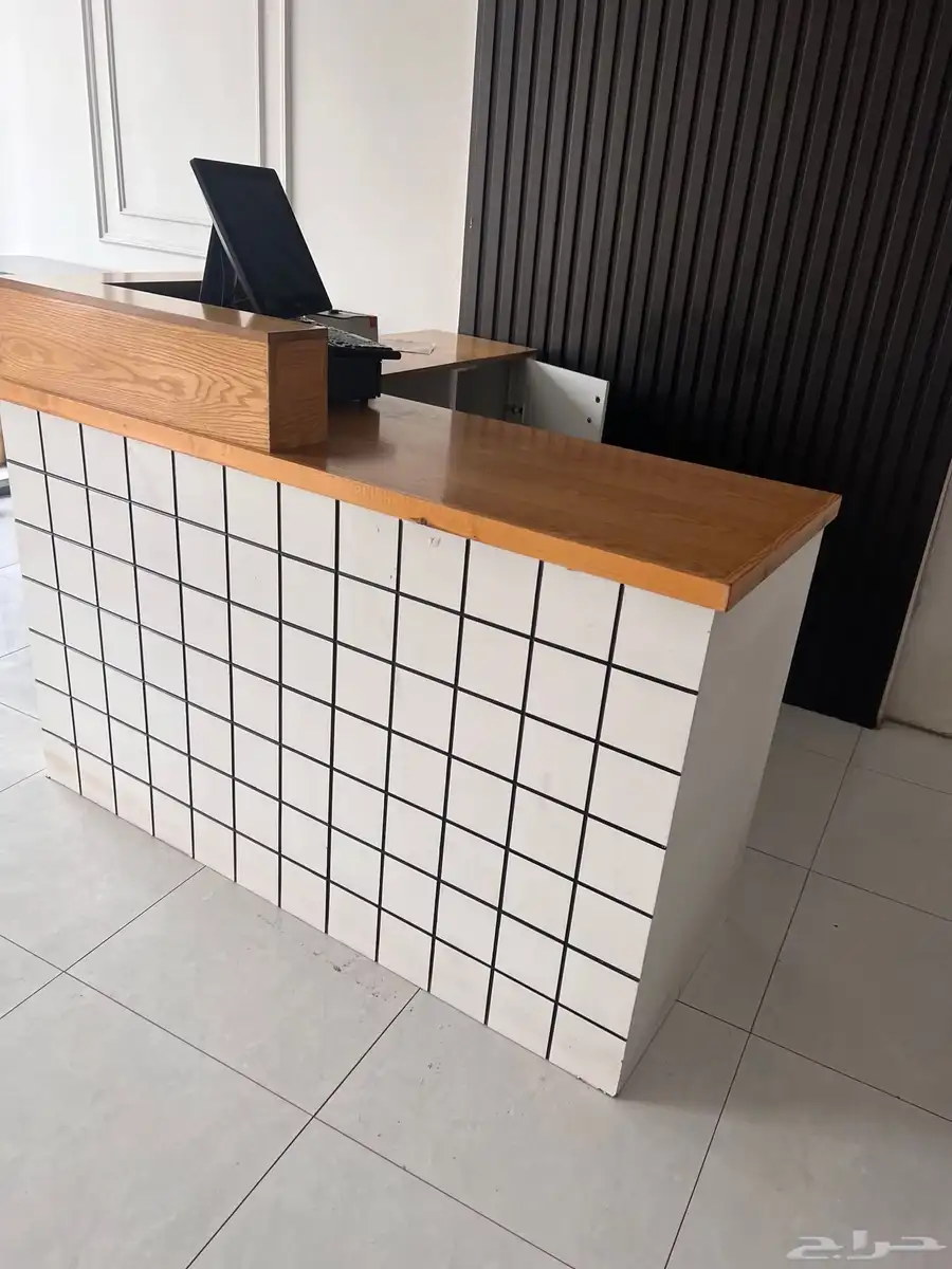 اغراض محل حلويات ثلاجات عرض ومكيفات وطاولات وغيرها 4