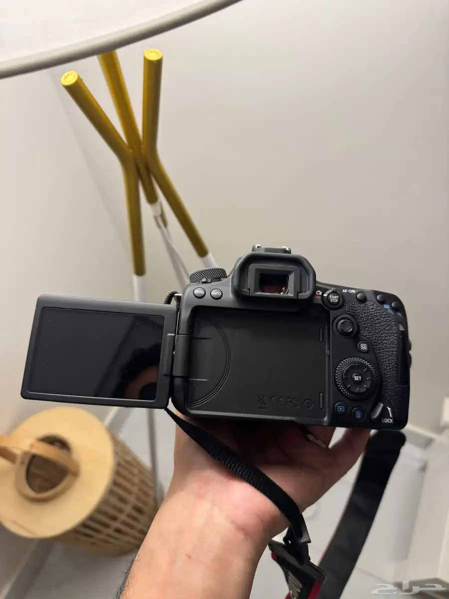 كاميرا canon 90D شبه جديده 1