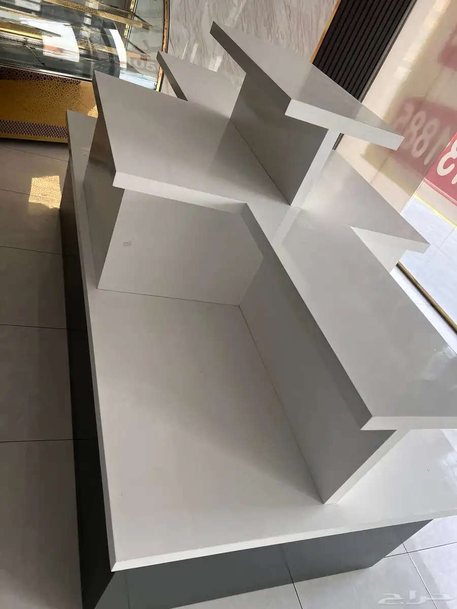 اغراض محل حلويات ثلاجات عرض ومكيفات وطاولات وغيرها 6