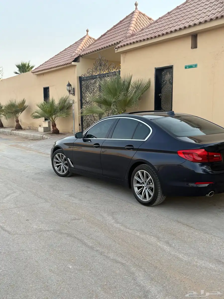بي ام دبليو BMW 520i الفئه الخامسه 14