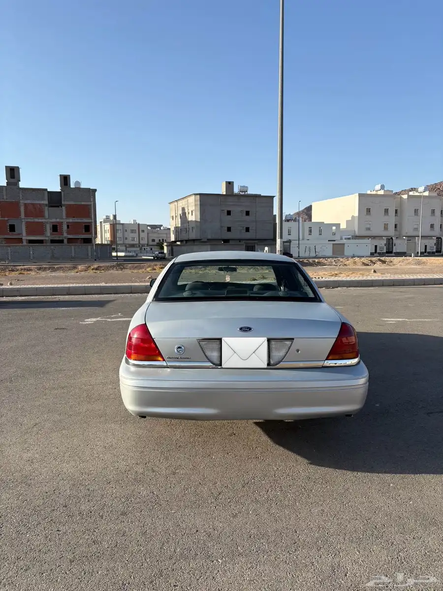 فورد فكتوريا 2001 0