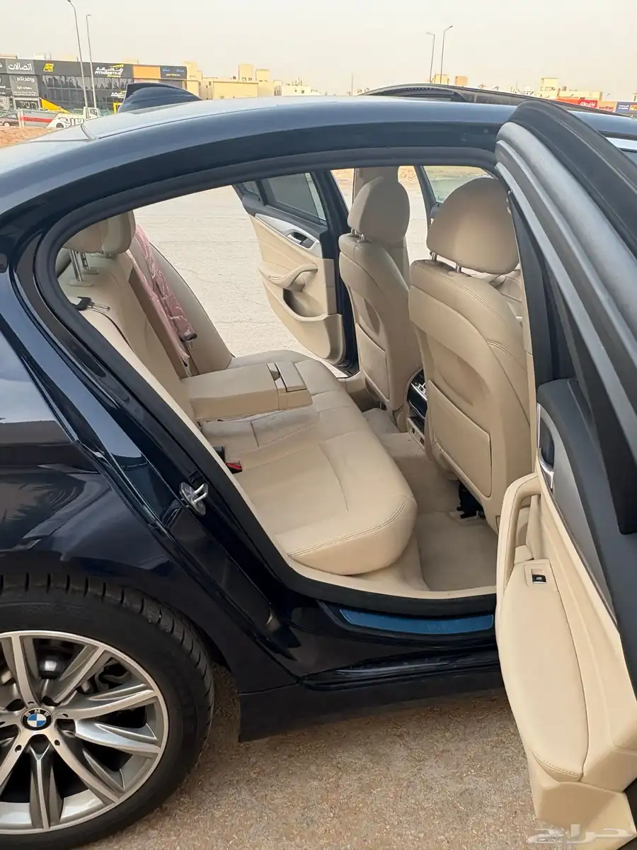 بي ام دبليو BMW 520i الفئه الخامسه 6