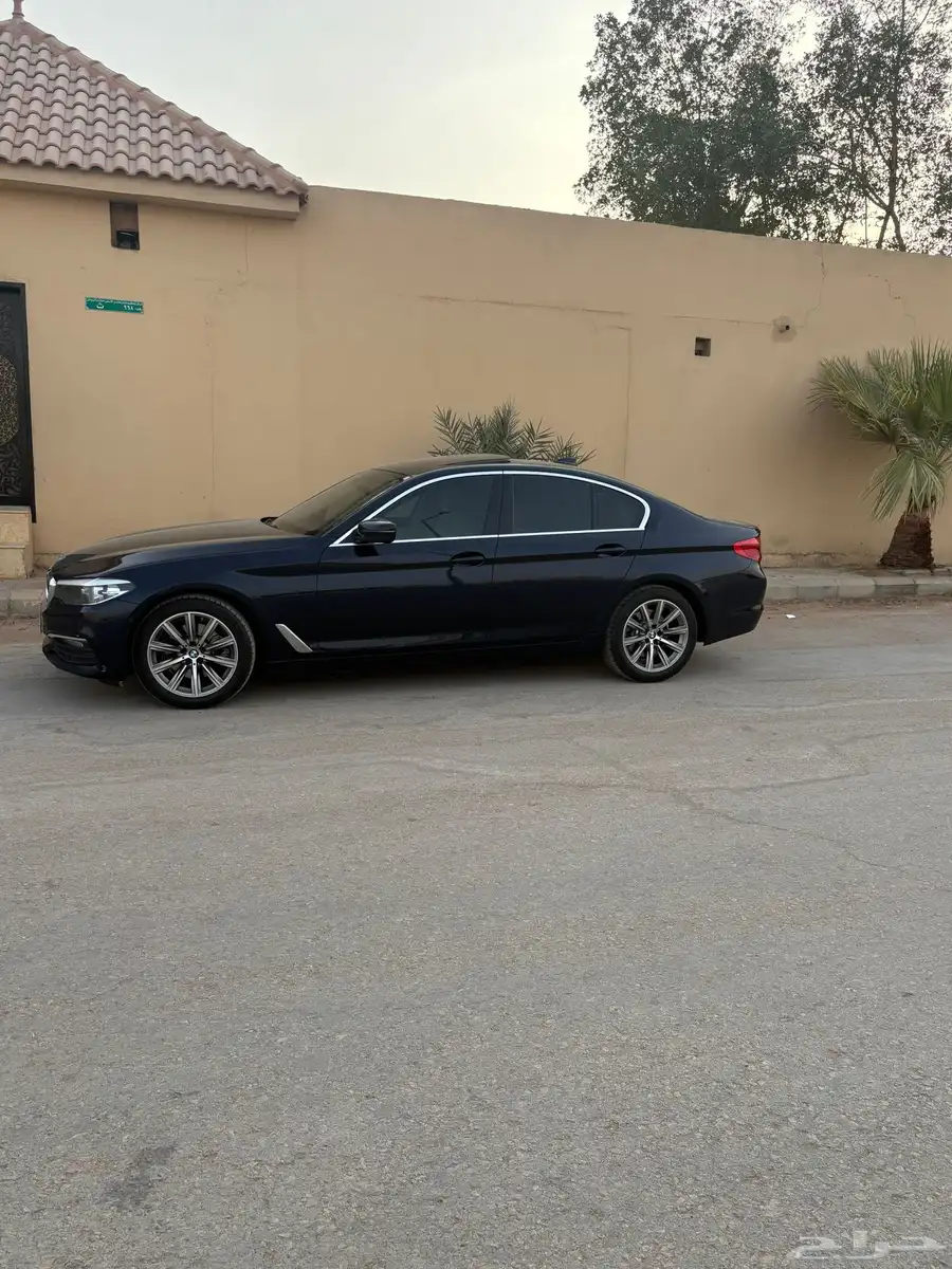 بي ام دبليو BMW 520i الفئه الخامسه 13