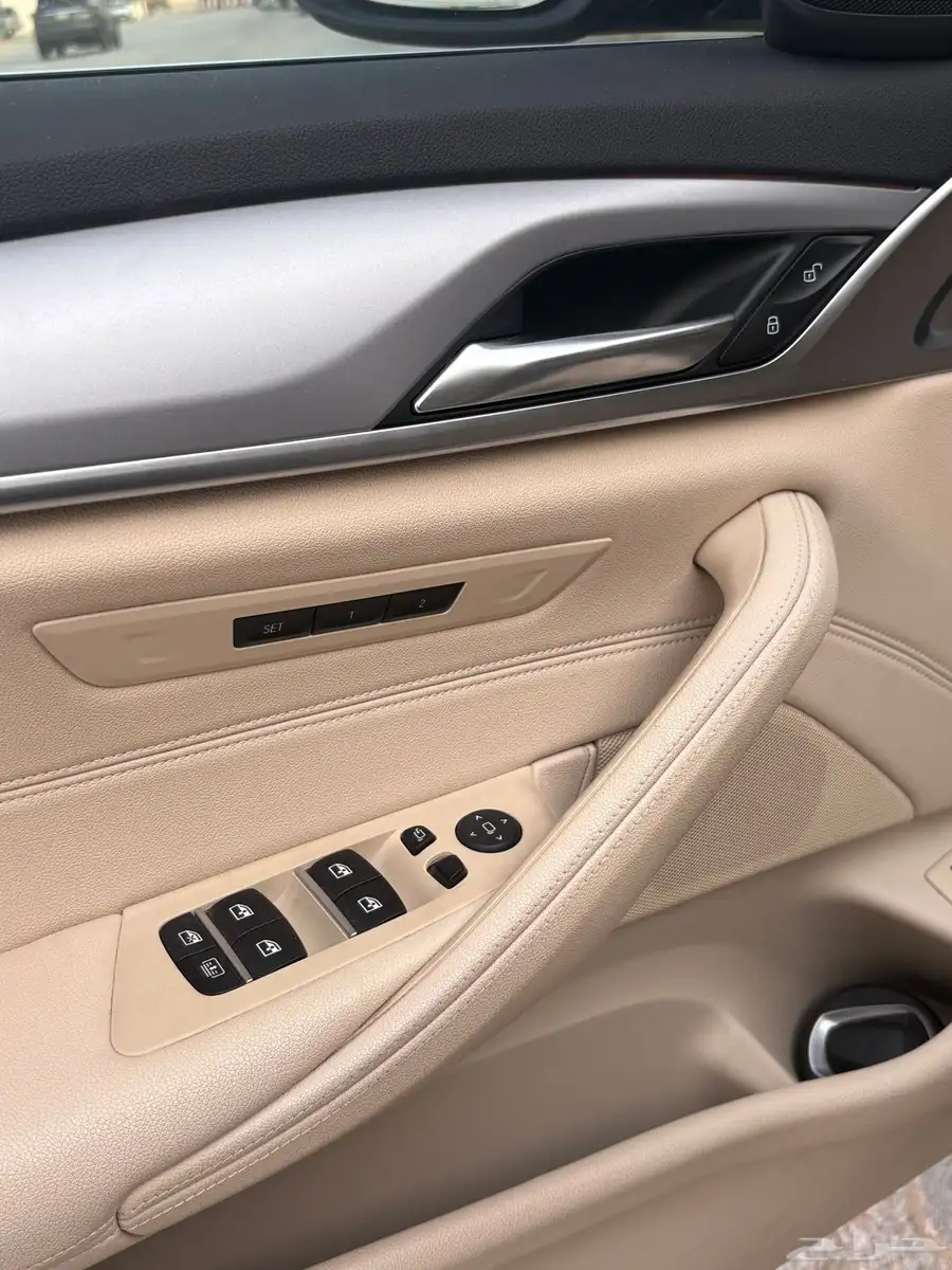 بي ام دبليو BMW 520i الفئه الخامسه 8
