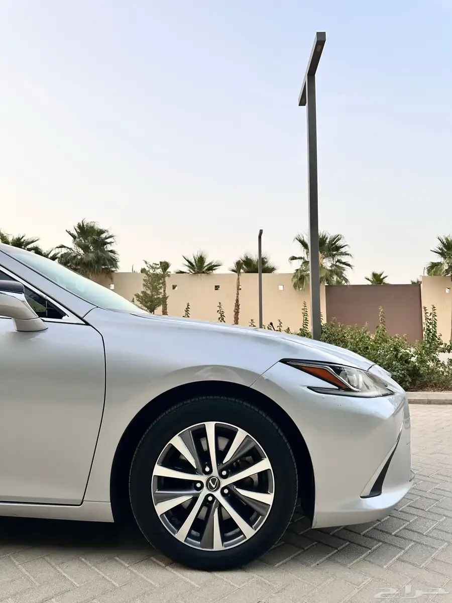 لكزس ( ES 350 ) 2020 ممشى 93 بحالة الوكالة 79