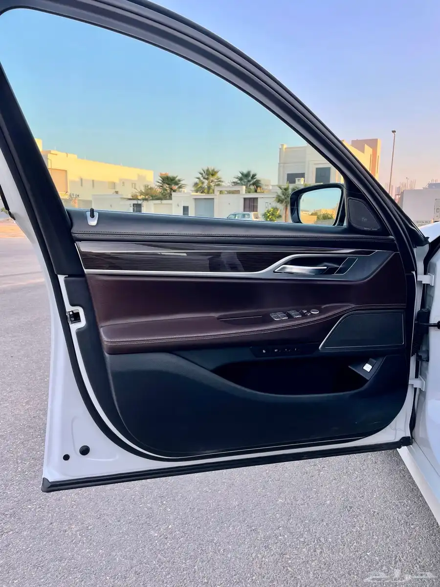 بي ام دبليو 2020 - 730Li 12