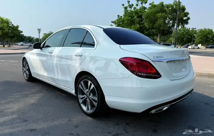 مرسيدس C300 وإصدار بطاقة الهوية الاماراتية 10
