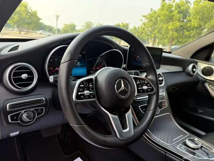 مرسيدس C300 وإصدار بطاقة الهوية الاماراتية 3
