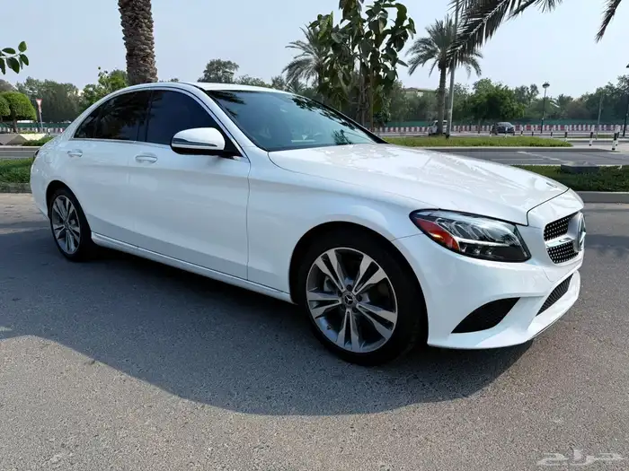 مرسيدس C300 وإصدار بطاقة الهوية الاماراتية 1