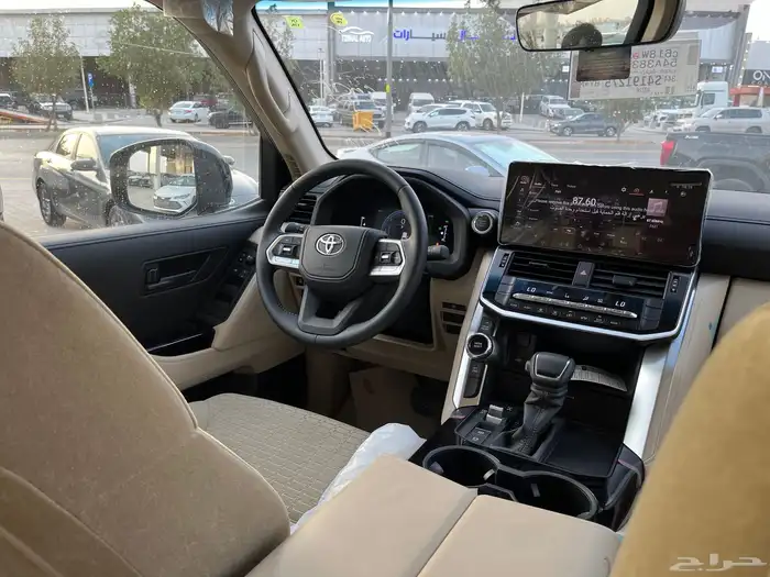 تويوتا لاندكروزر GXR 2025 L2 متوفر ابيض واسود 9
