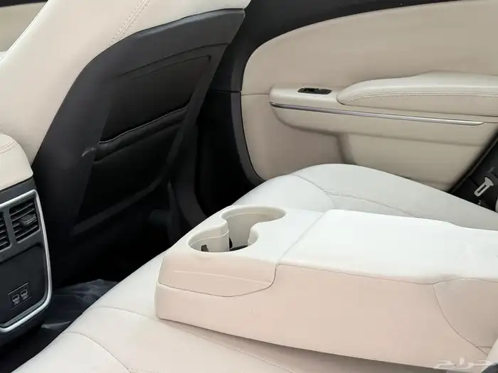 كرايزلر V8 2021هيمي C300 35