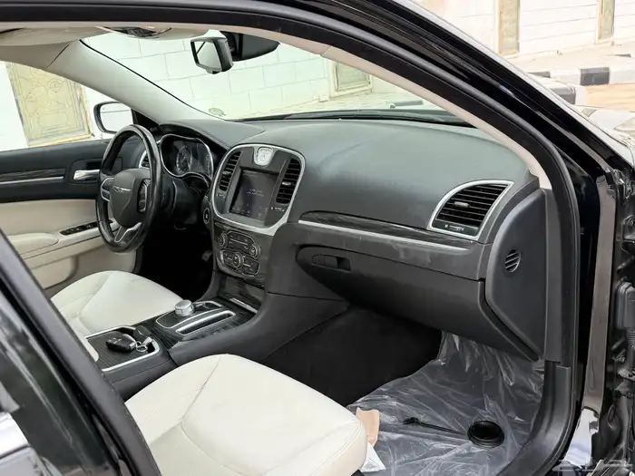 كرايزلر V8 2021هيمي C300 6