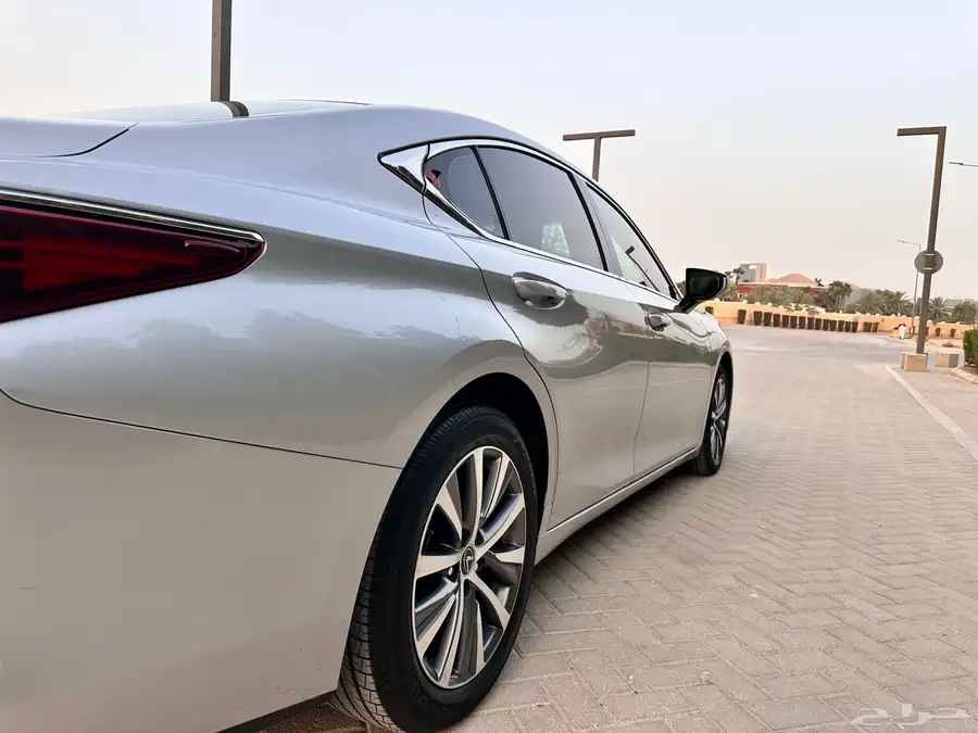 لكزس ( ES 350 ) 2020 ممشى 93 بحالة الوكالة 11