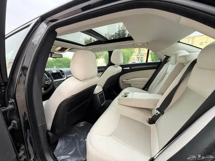 كرايزلر V8 2021هيمي C300 37