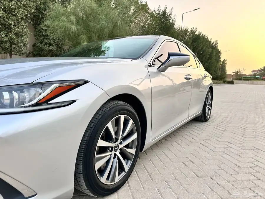 لكزس ( ES 350 ) 2020 ممشى 93 بحالة الوكالة 12