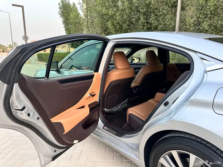 لكزس ( ES 350 ) 2020 ممشى 93 بحالة الوكالة 39