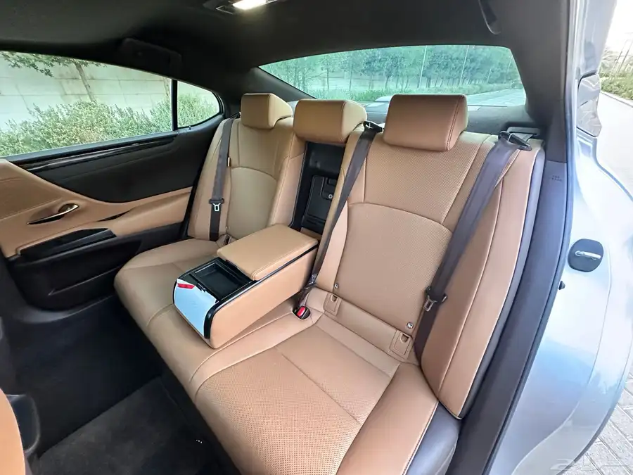 لكزس ( ES 350 ) 2020 ممشى 93 بحالة الوكالة 43