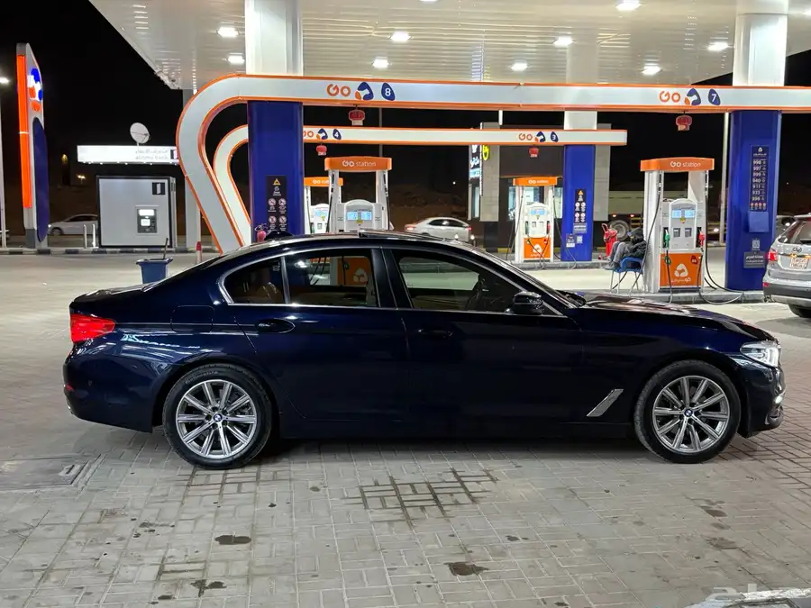 بي ام دبليو BMW 520i الفئه الخامسه 22