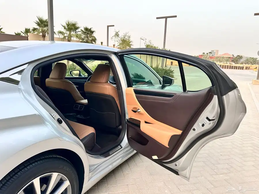 لكزس ( ES 350 ) 2020 ممشى 93 بحالة الوكالة 32