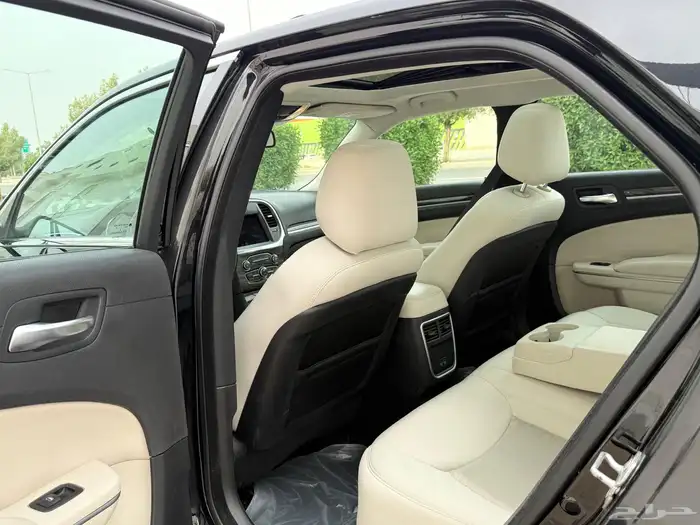 كرايزلر V8 2021هيمي C300 34
