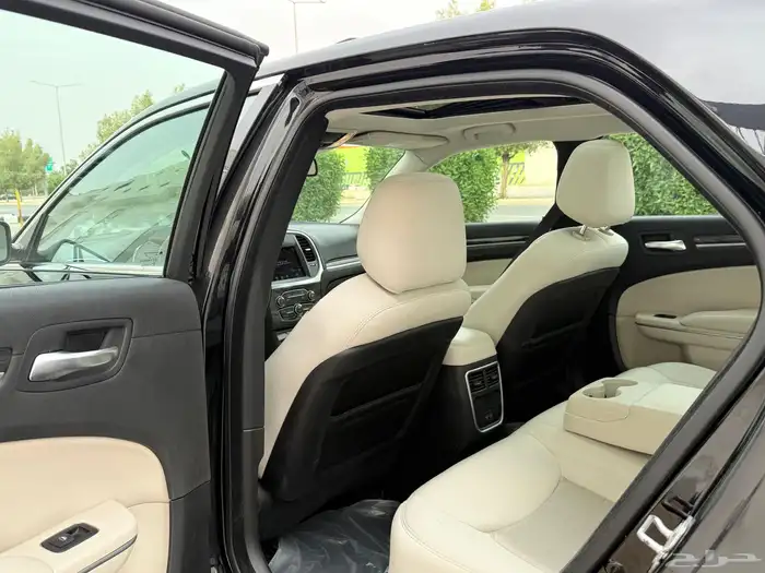 كرايزلر V8 2021هيمي C300 28