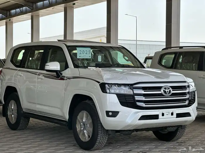 تويوتا لاندكروزر GXR L2 استاندر بريمي 2025 1