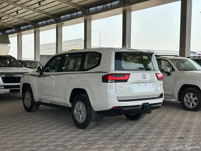 تويوتا لاندكروزر GXR L2 استاندر بريمي 2025 3