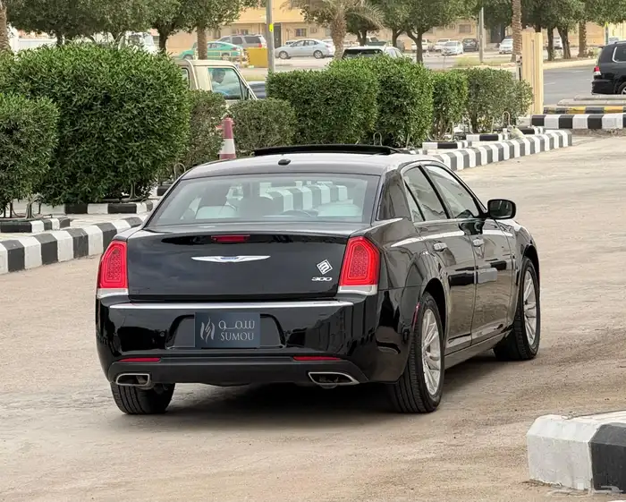 كرايزلر V8 2021هيمي C300 5