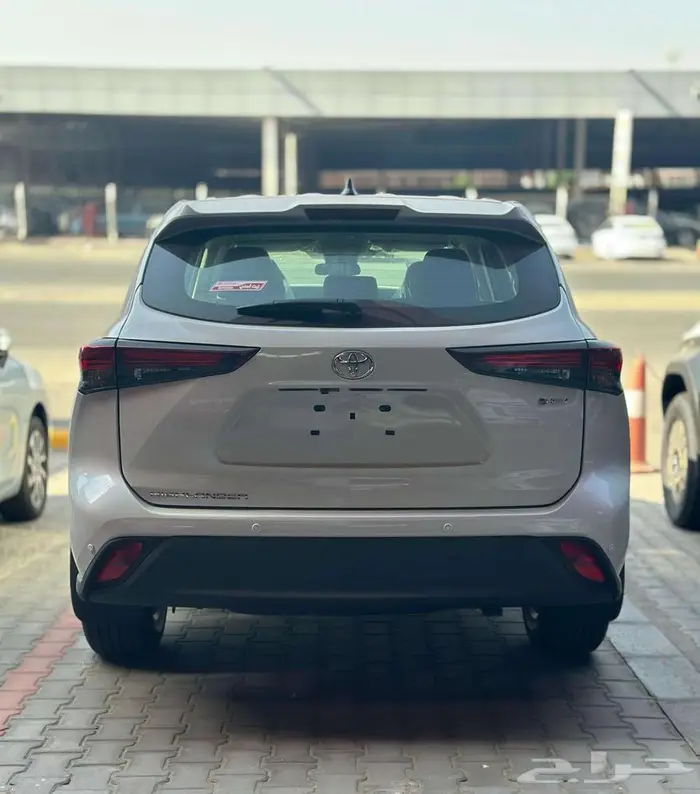 تويوتا هايلاندر LE 4X2 موديل 2025 لدي الصفح 4
