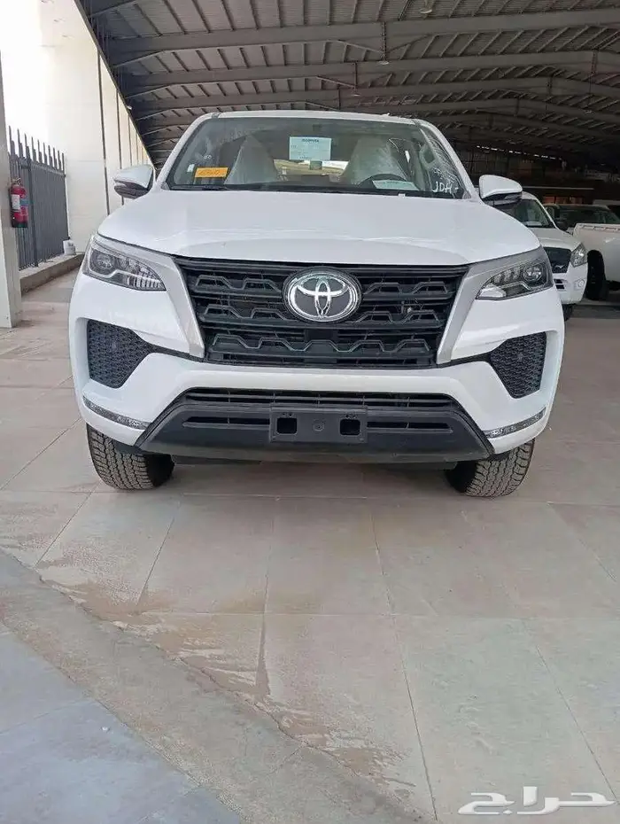 فورتشنر بنزين 4X4 موديل 2025 وارد عبداللطيف 1
