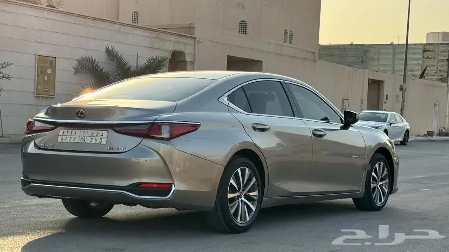 للبيع لكزس ES250 5