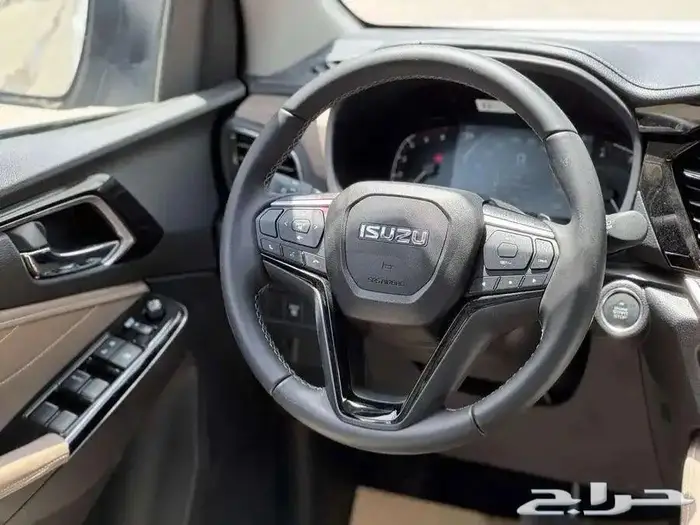 جيب أيسوزو Mux 2025 اصفار 10