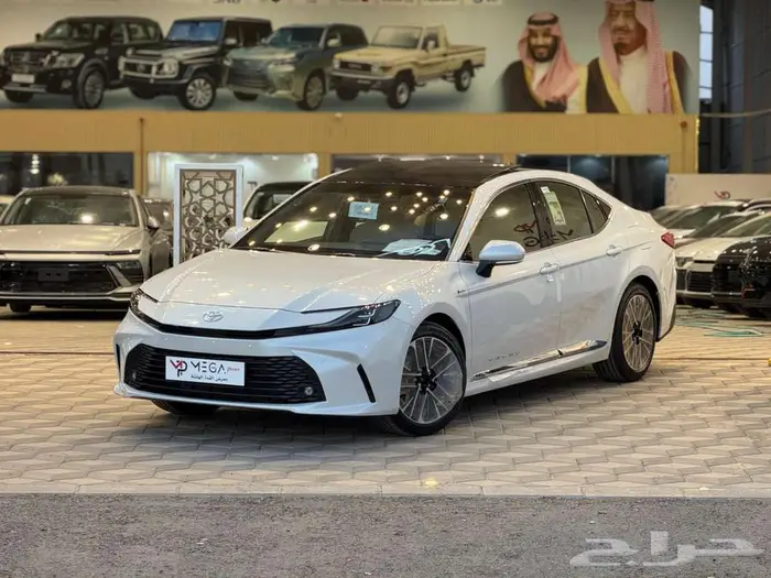 كامري LE هايبرد 2025   أناقة عصرية واقتصاد مذهل في الوقود 2