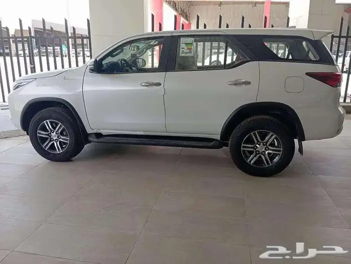 فورتشنر بنزين 4X4 موديل 2025 وارد عبداللطيف 12