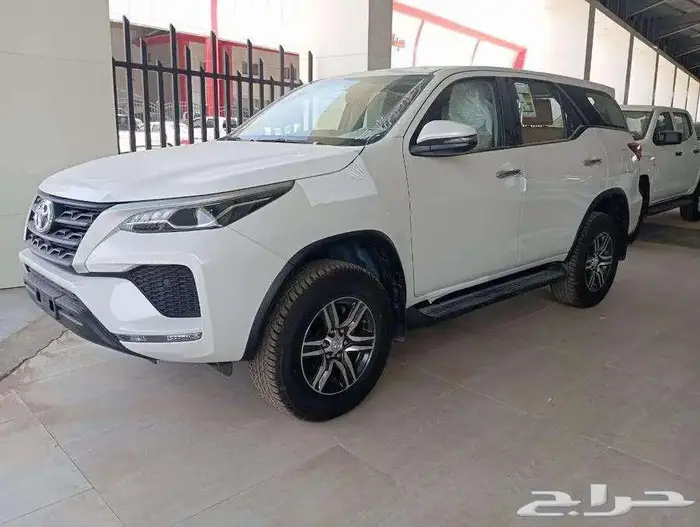 فورتشنر بنزين 4X4 موديل 2025 وارد عبداللطيف 10