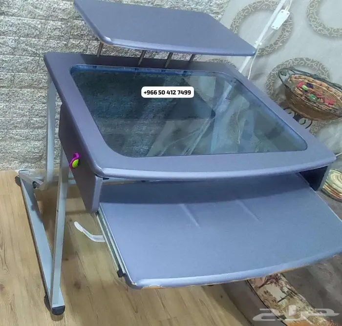 طاولة كمبيوتر متحركة 2