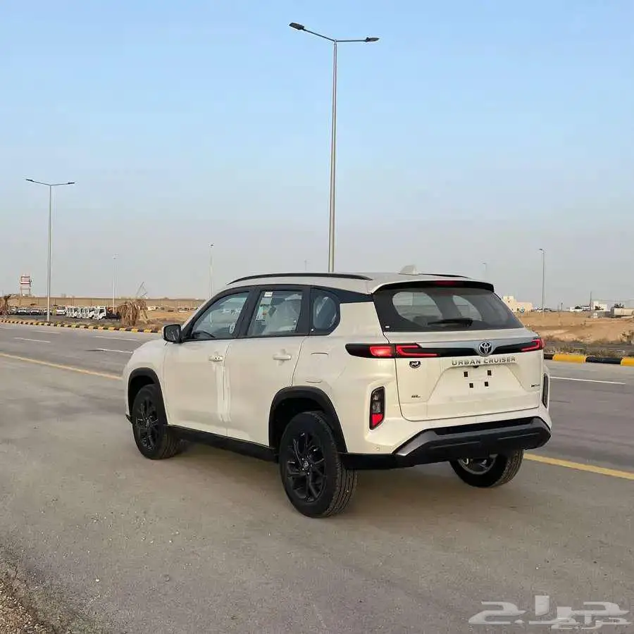 تويوتا اوربان كروز 2025 6
