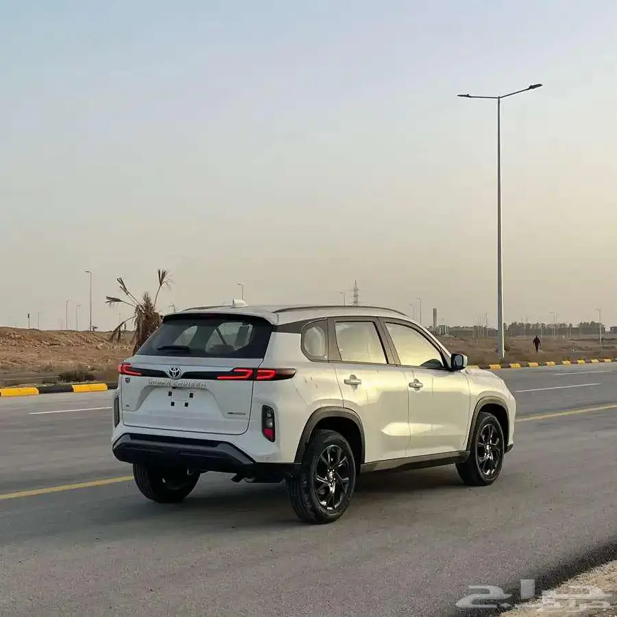 تويوتا اوربان كروز 2025 3