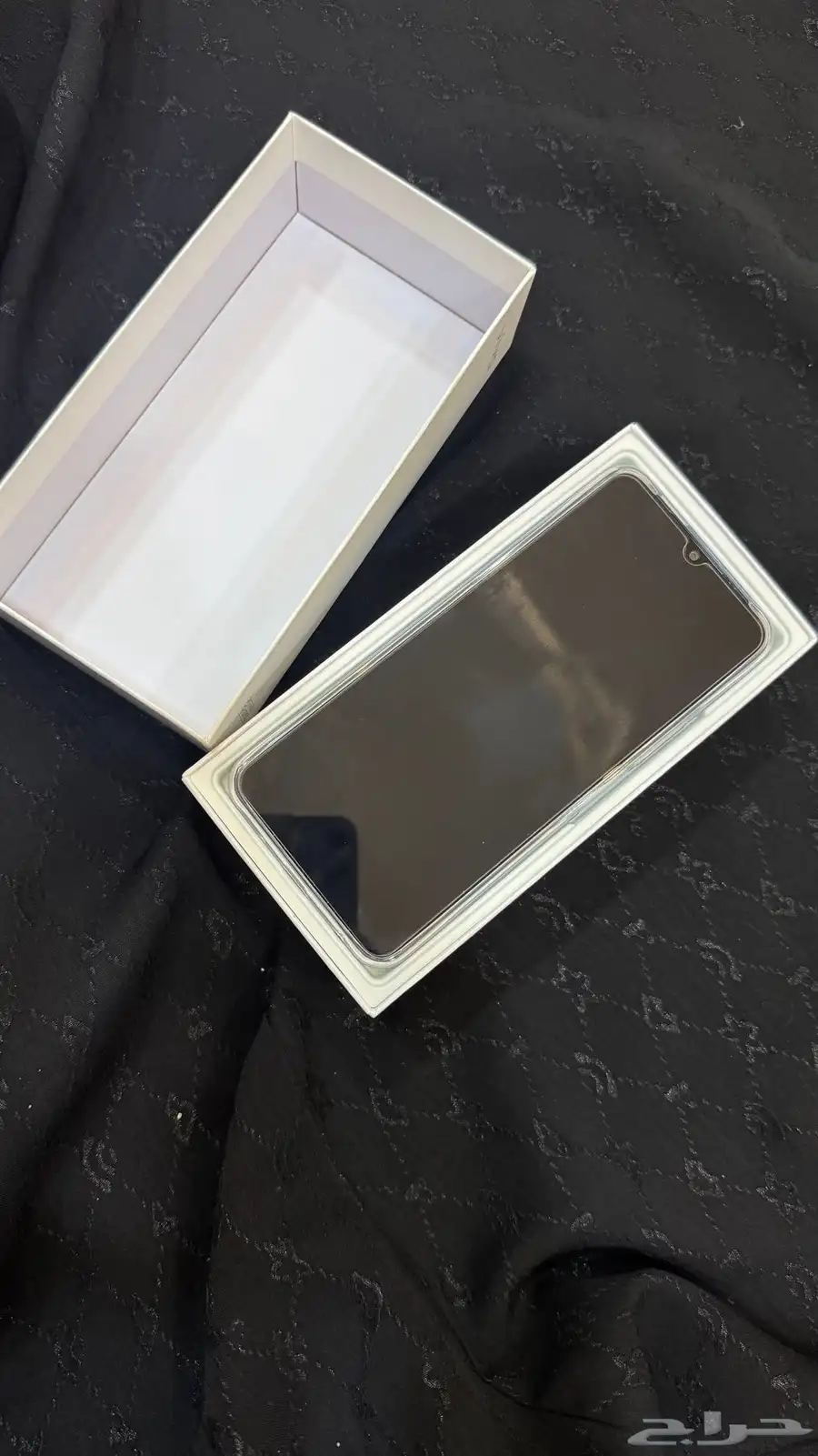 جوال جهاز vivo موديل v2333 رام 6GB روم 128GB لون موجه مائيه 3