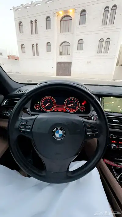 BMW 740 2013 ممشى قليل 30
