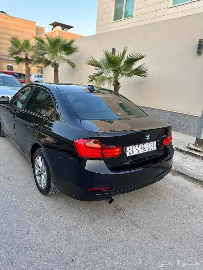 للبيع BMW الفئة الثالثة 318i موديل 2014 3
