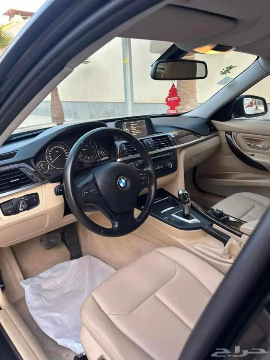للبيع BMW الفئة الثالثة 318i موديل 2014 9
