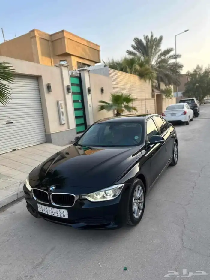 للبيع BMW الفئة الثالثة 318i موديل 2014 11