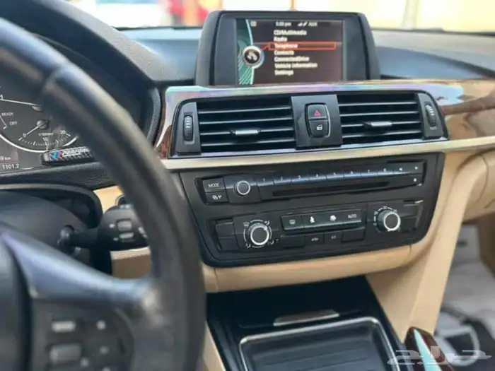 للبيع BMW الفئة الثالثة 318i موديل 2014 6