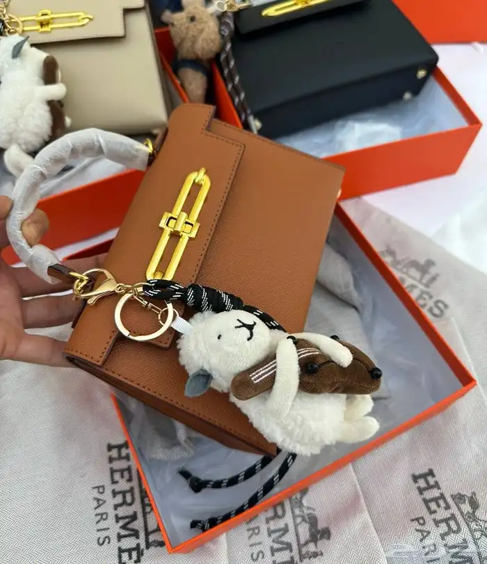 شنط نسائيه ماركات 60
